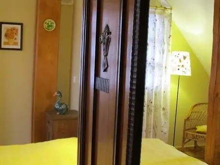 לינה וארוחת בוקר U Idalii